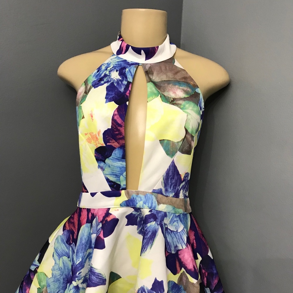 Luxxel floral open back keyhole dress - Picture 6 of 10